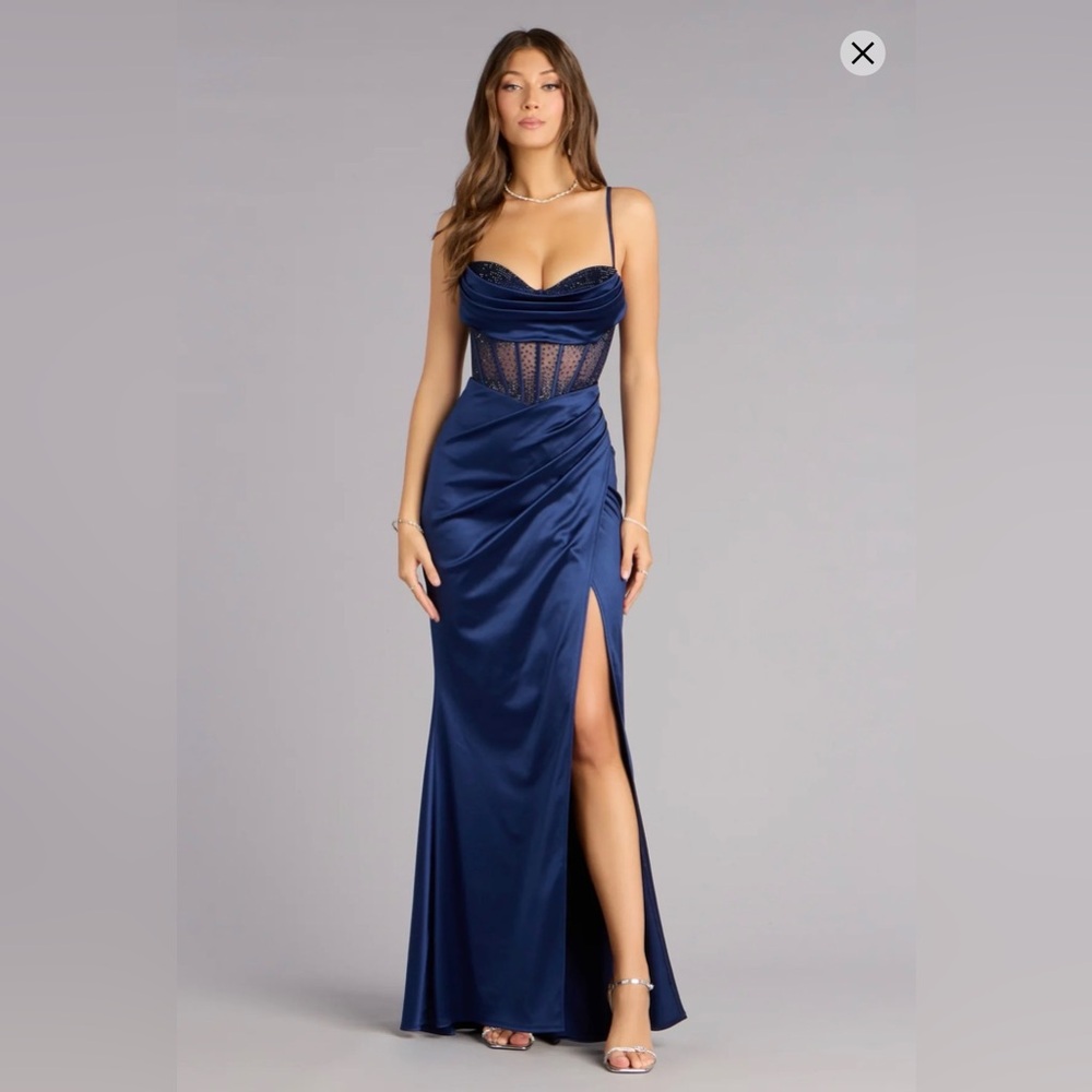 Elegant Navy Blue Evening Gown